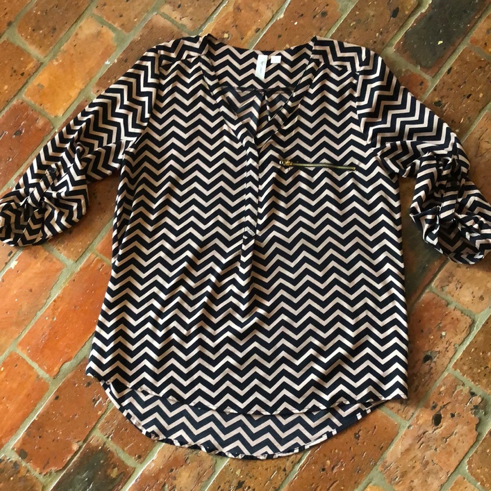 Tacera top chevron sz M
